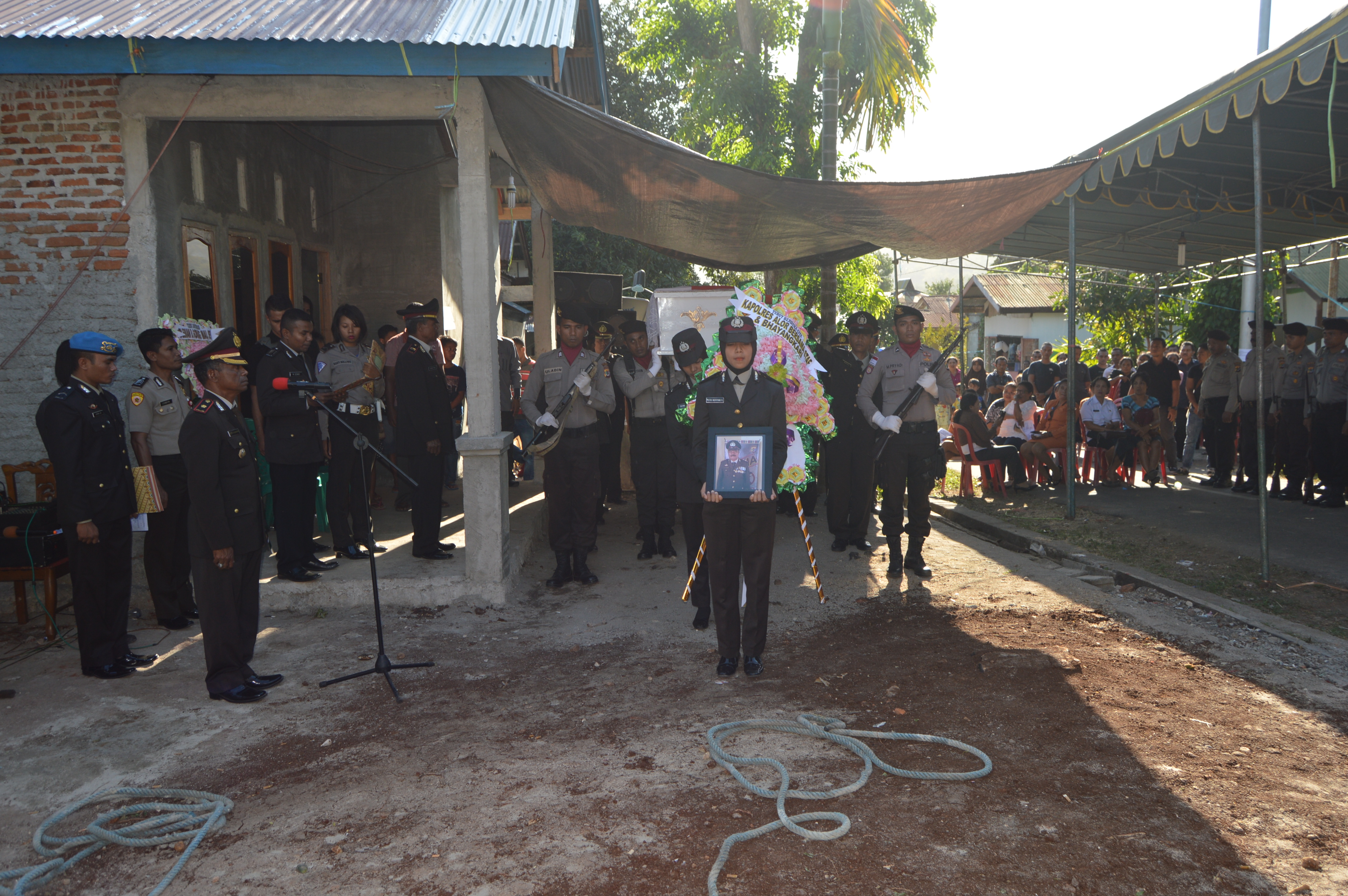 Upacara Pemakaman Anggota Bag Ops Polres Alor Alm. Aiptu Markus Mayopu