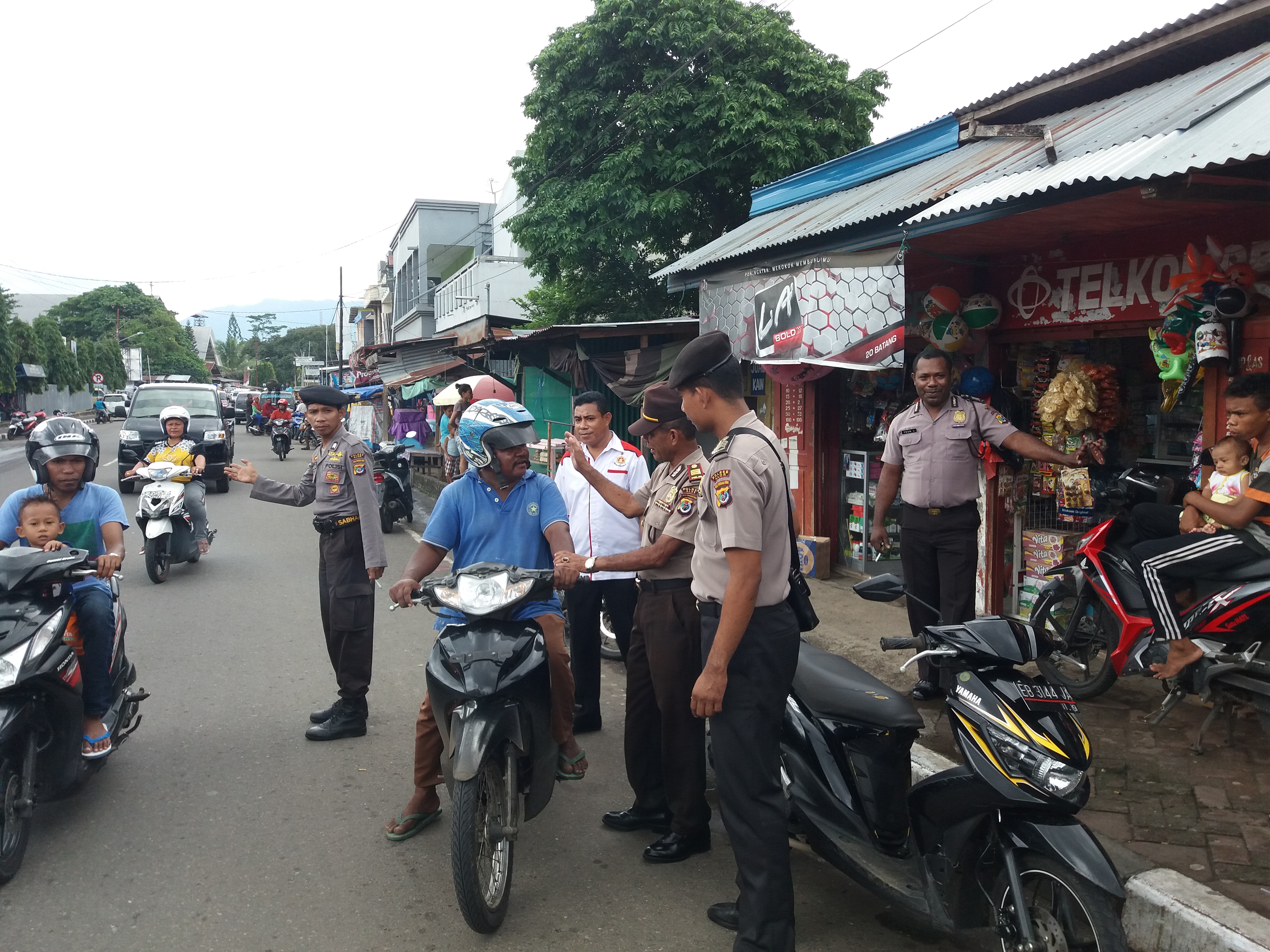 Sabhara Polres Alor Lakukan Strong Point