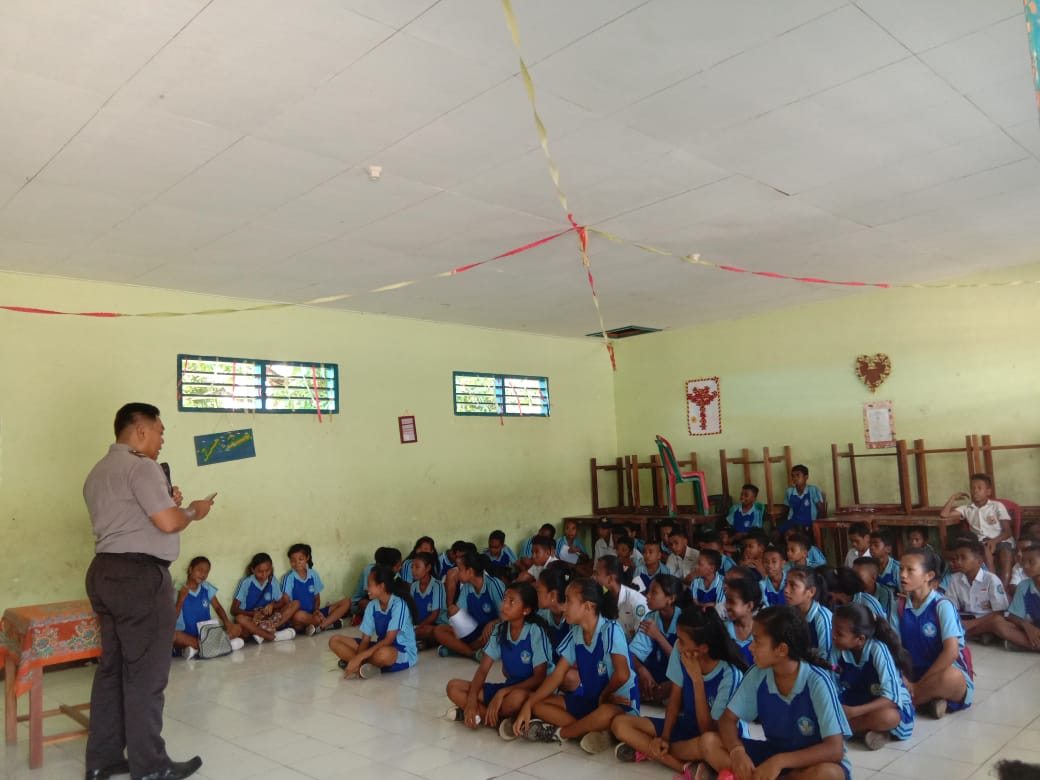 Sat Binmas Polres Alor Lakukan Sosialisasi Di Sekolah