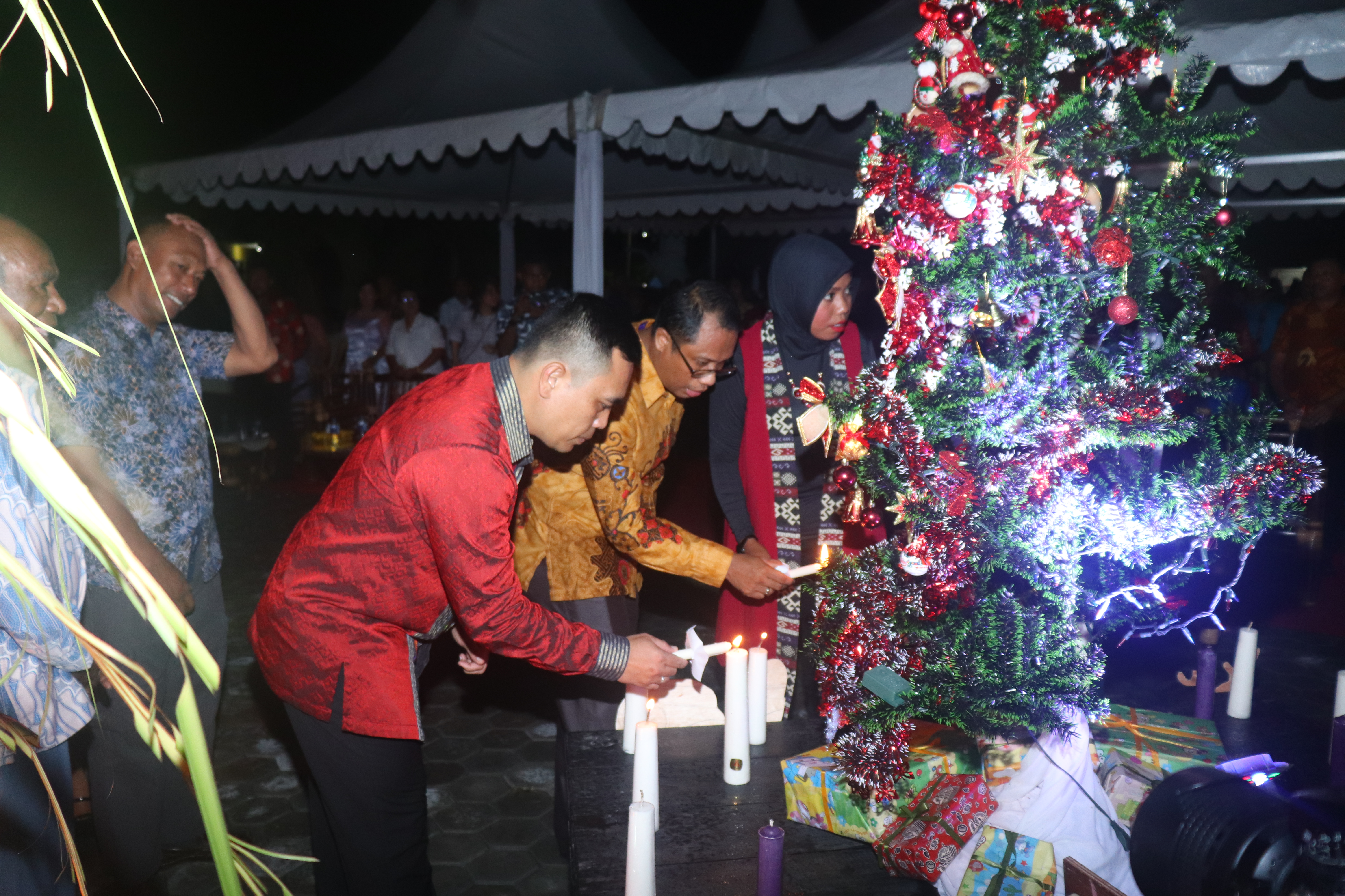 POLRES ALOR RAYAKAN NATAL BERSAMA