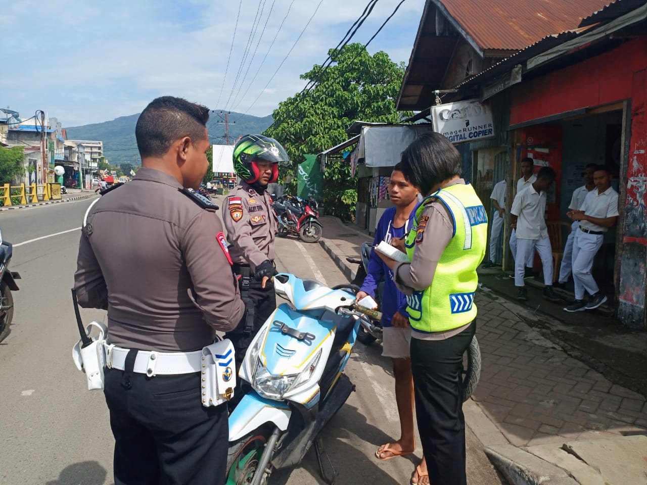 Penertiban Helm SNI Oleh Sat Lantas Polres Alor