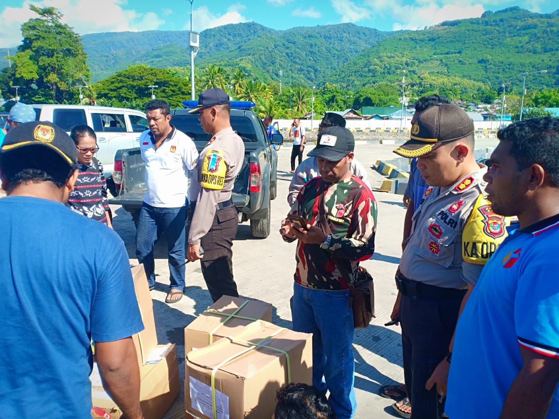 Kapolres Alor Jemput Kekurangan Logistik Surat Suara