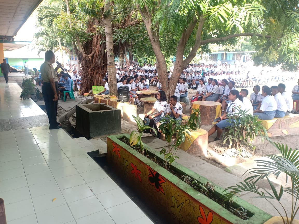 Bag Sumda Polres Alor Lakukan Sosialisasi Penerimaan Anggota Polri Di SMA Kristen 1 Kalabahi