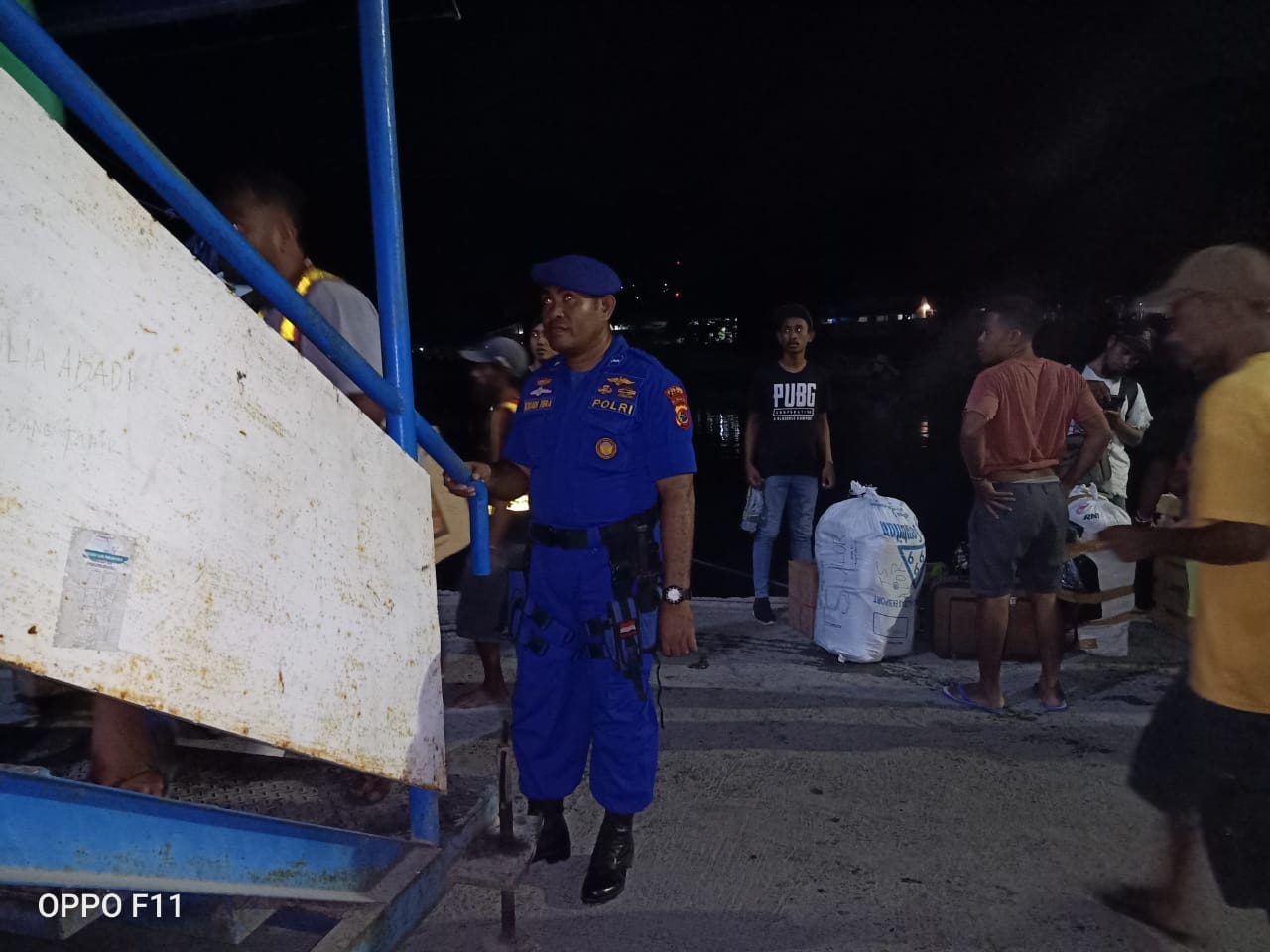 Memberikan Rasa Aman, Sat Pol Airud Laksanakan Pengamanan Di Pelabuhan II Kalabahi