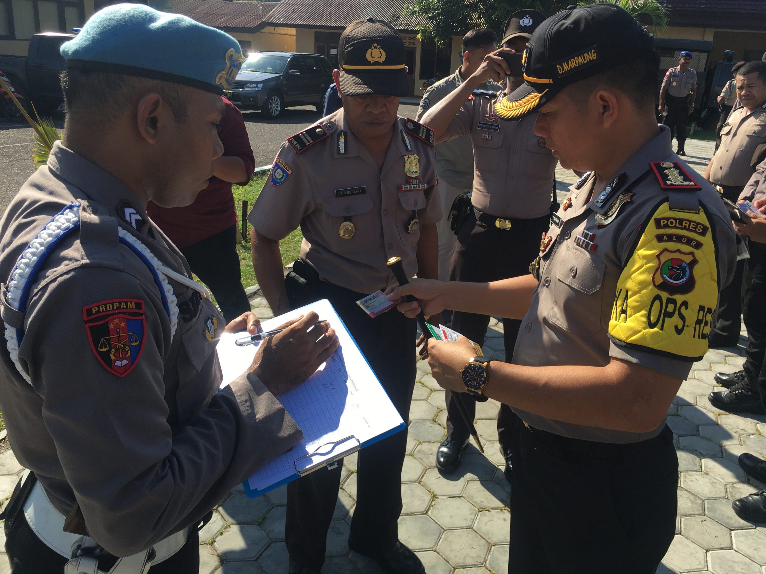 Kapolres Alor Cek Sikap Tampang dan Kelengkapan Diri Anggota