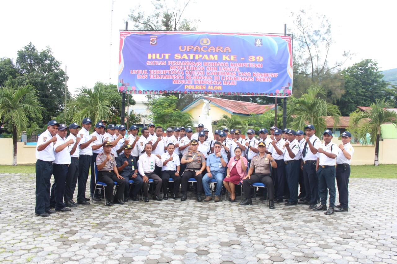 Kapolres Alor Pimpin Upacara HUT Satpam Ke - 39