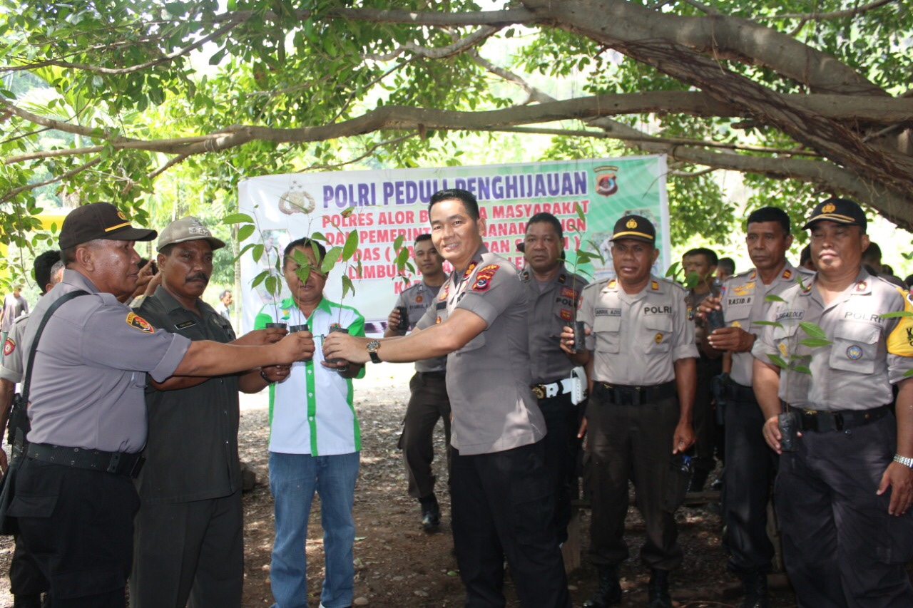 Polres Alor Kembali Lakukan Penghijauan di Desa Tuleng, Kec. Lembur